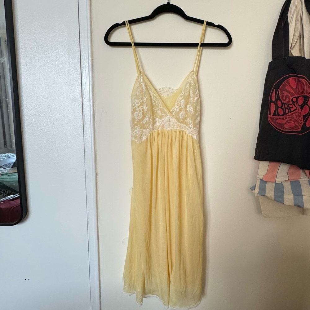 ❌ SOLD ❌ Vintage Sheer & Lace Yellow Midi/Maxi Slip Dress - Picture 3 of 5